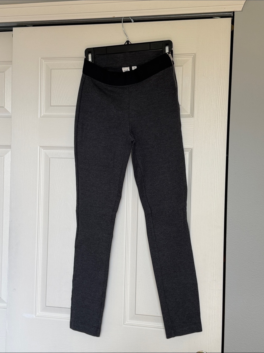 GAP Charcoal Gray Leggings with Black Waistband